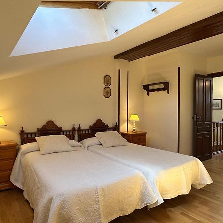 Casa Rural Las Condesas 桑托多明戈德锡洛斯 外观 照片